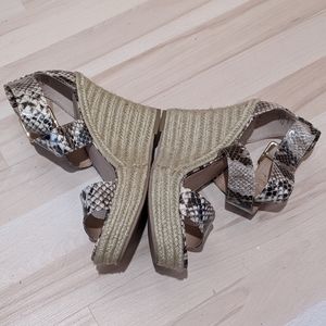 Steve Madden faux snake skin wedge, size 7